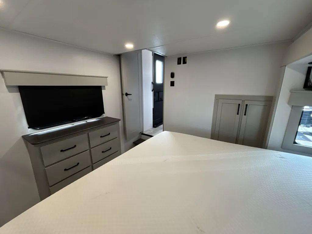 2025 Keystone Montana High Country 377FL, Photos photo 16