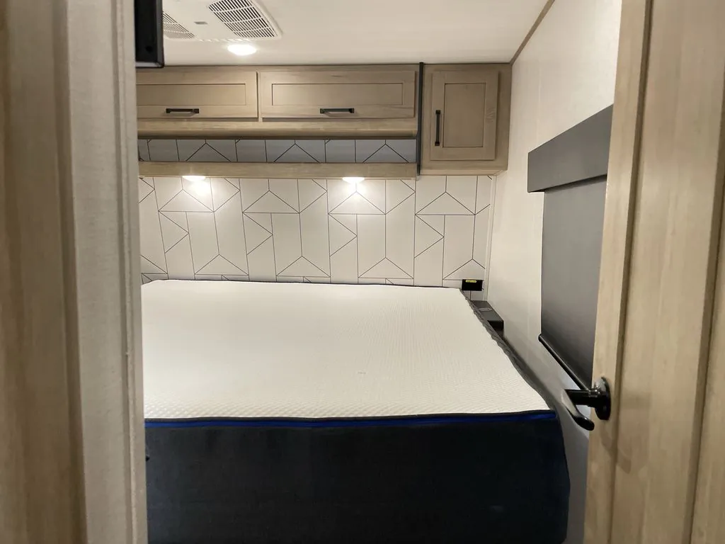 2022 Keystone Raptor 351, Photos photo 28
