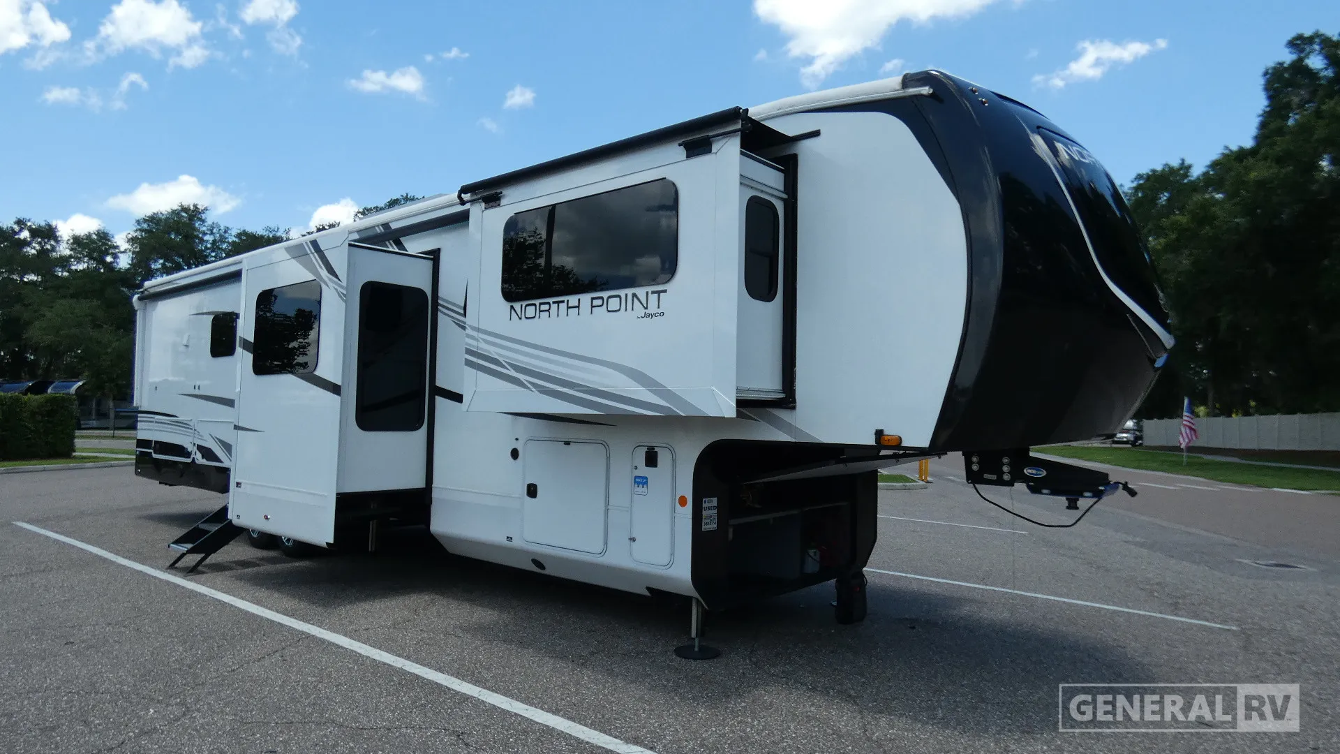 2025 Jayco North Point 382FLRB - Photo 2