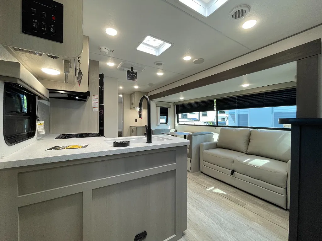 2027 Coachmen Catalina Legacy Edition 333DBDSCK, Photos photo 10