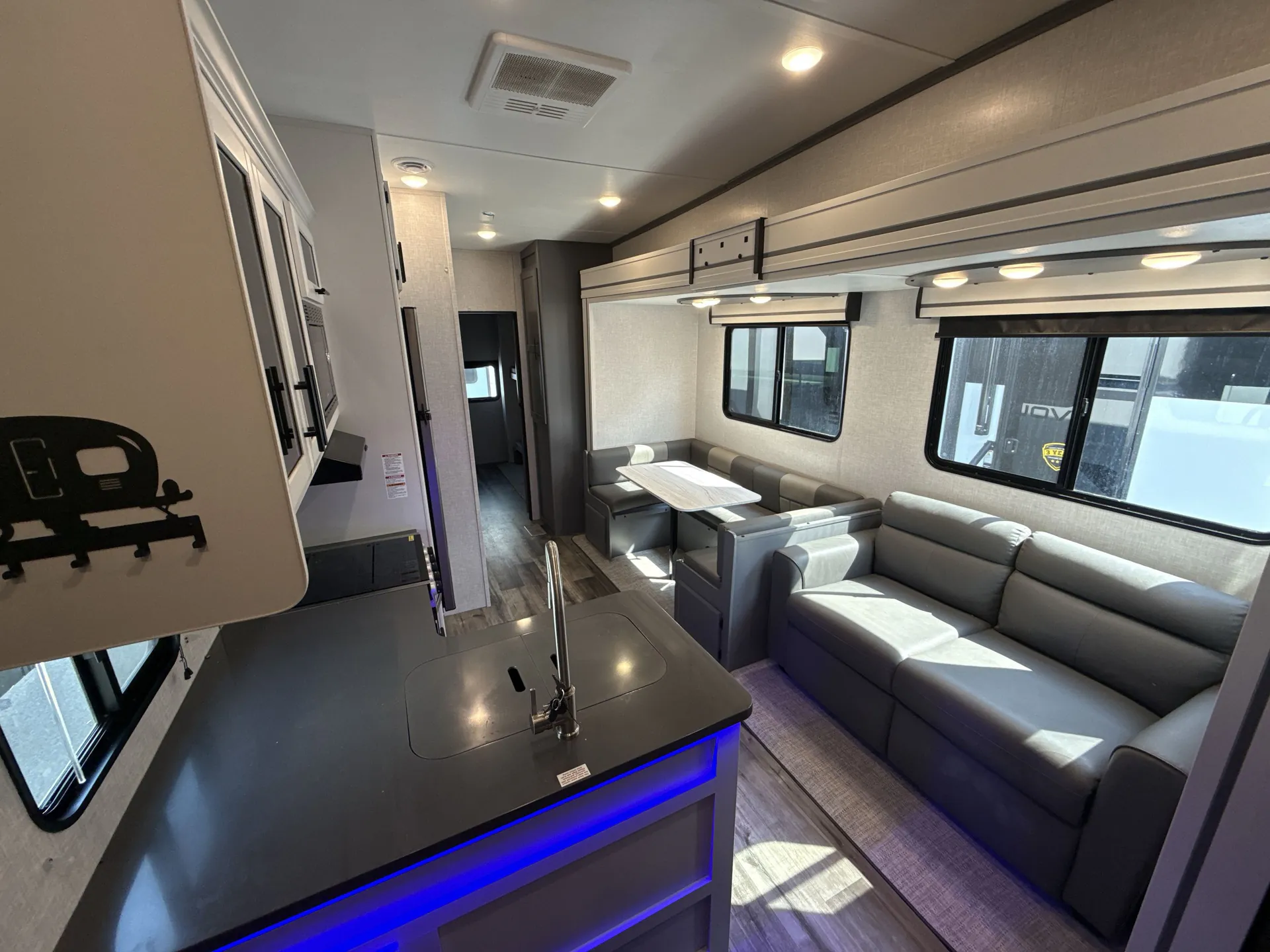2024 CrossRoads Volante VL310BH — living area main