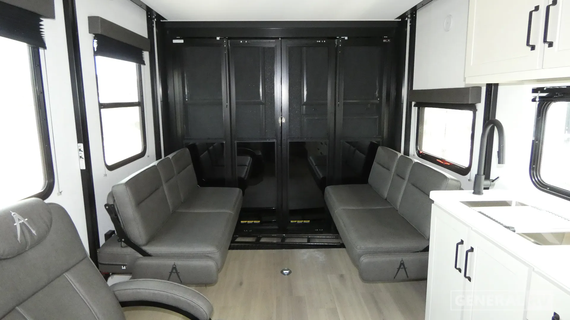 2026 Grand Design Momentum G-Class 21G - Photo 3