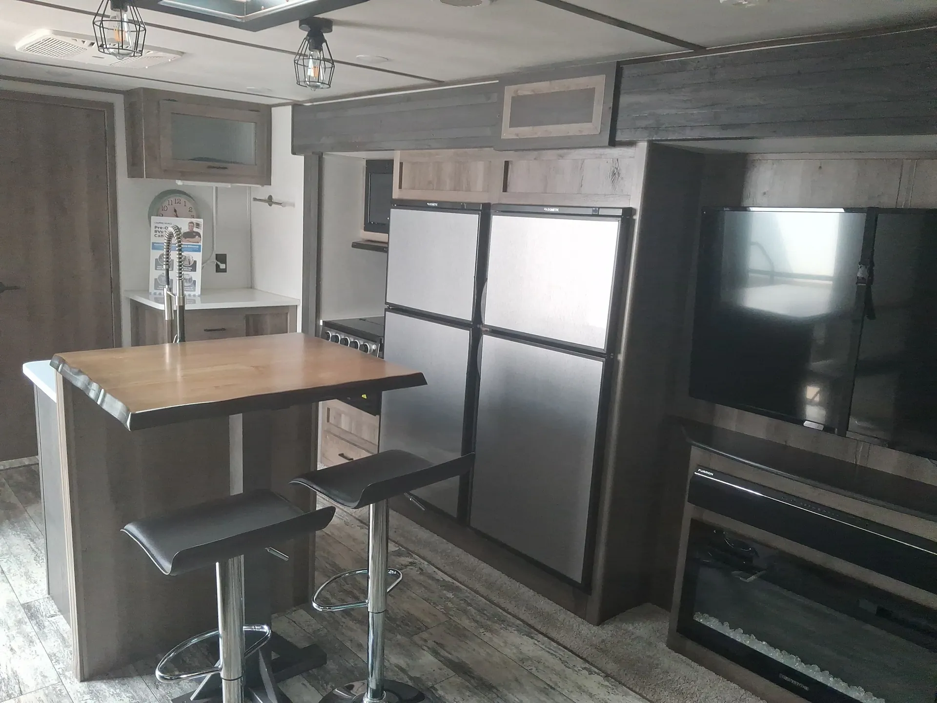 2020 Keystone Sprinter Limited 330KBS — living area main