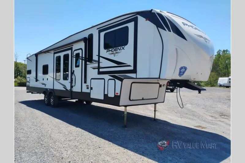 2024 Shasta Phoenix 334FL - Photo 2