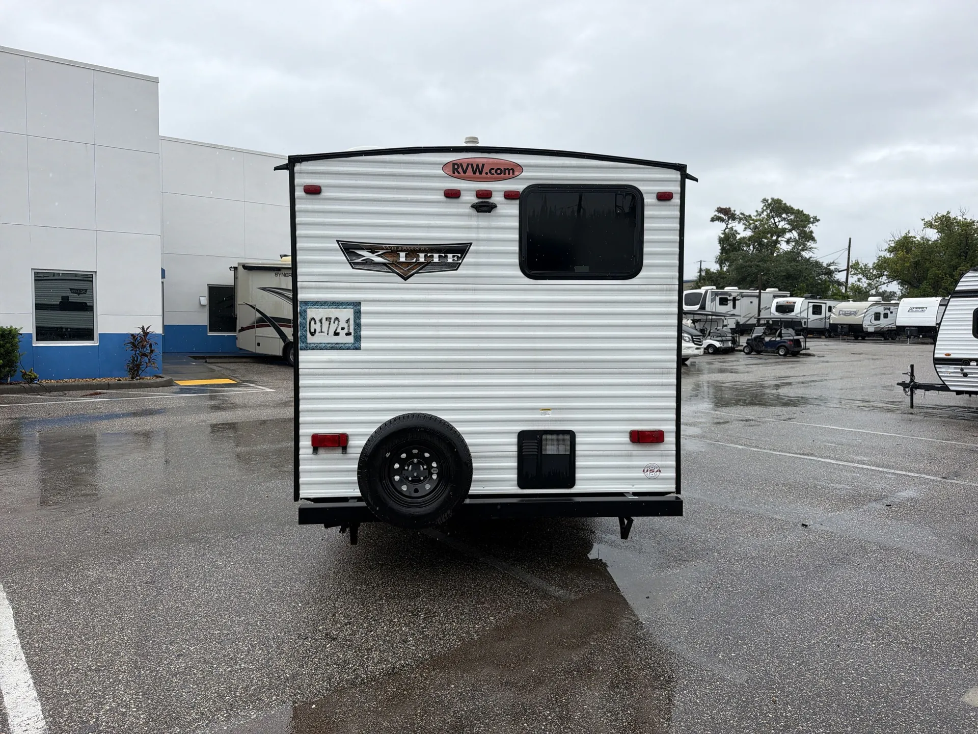 2023 Forest River Wildwood X-Lite 261BHXL — off campside