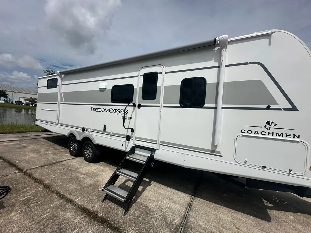 2026 Coachmen Freedom Express Select 30SE, Photos photo 8