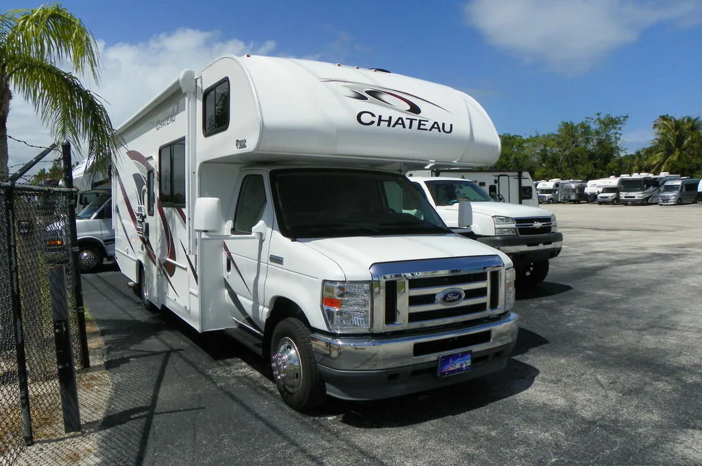 2021 Thor Motor Coach Chateau 26B - Photo 3