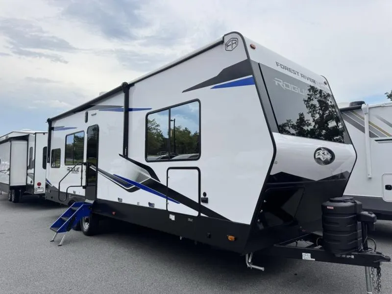 2026 Forest River Vengeance Rogue Armored 26L140 - Photo 2