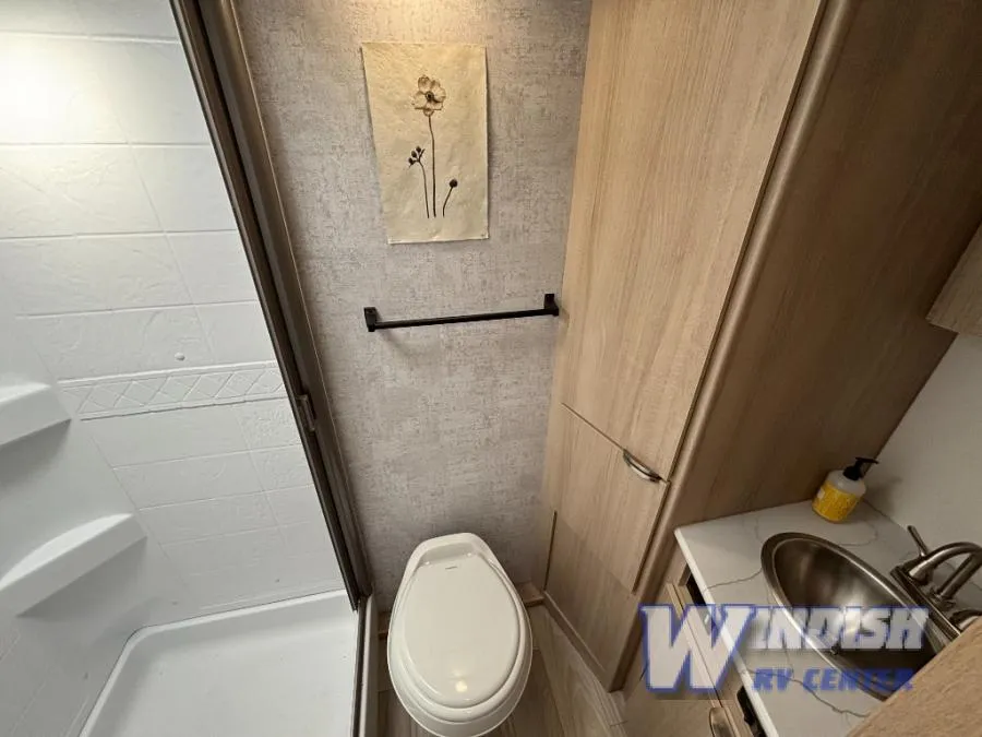 2023 Winnebago Micro Minnie 2108TB - Photo 4
