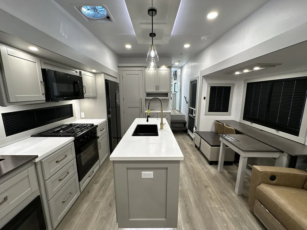 2026 Brinkley Model Z 3515, Photos photo 7