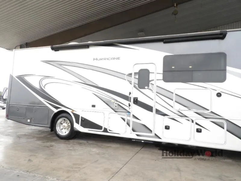 2023 Thor Motor Coach Hurricane 31C - Photo 4
