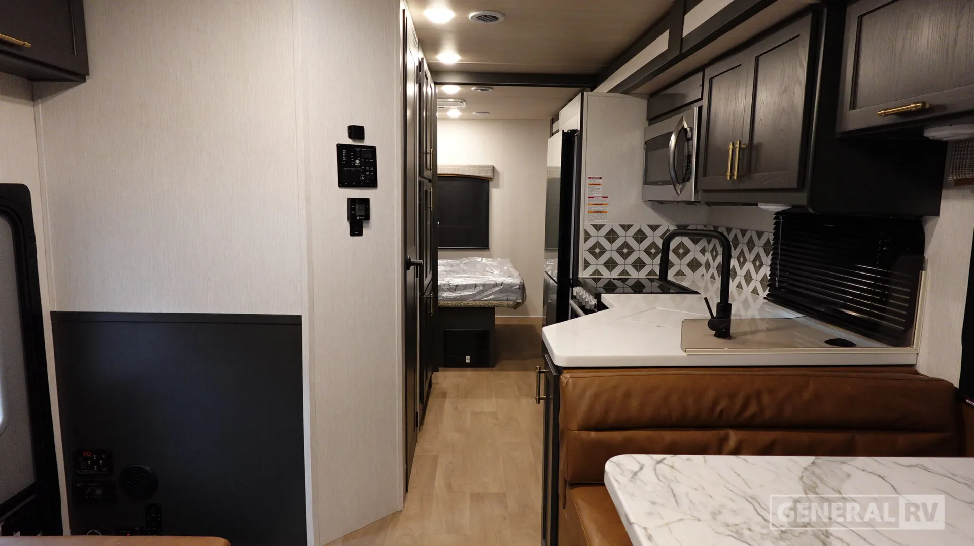 2027 NeXus RV Maximus 32MX - Photo 3