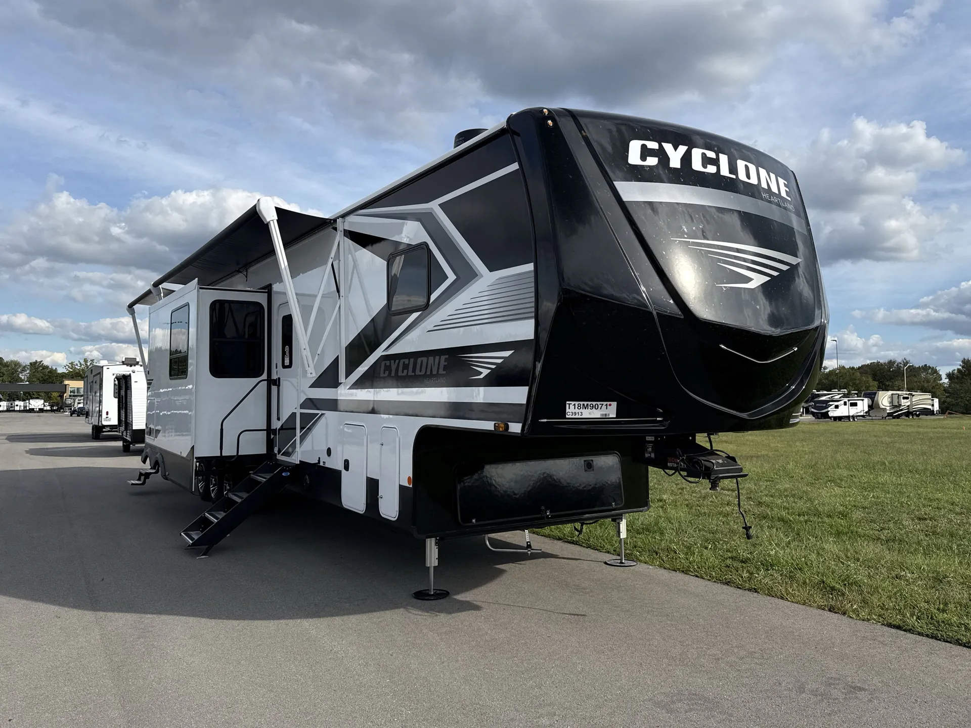 2026 Heartland Cyclone 3913 - Photo 2