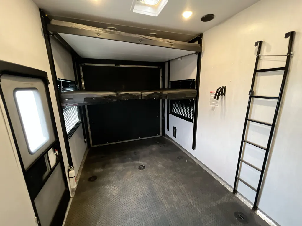2023 Heartland Gravity 3950, Photos photo 18