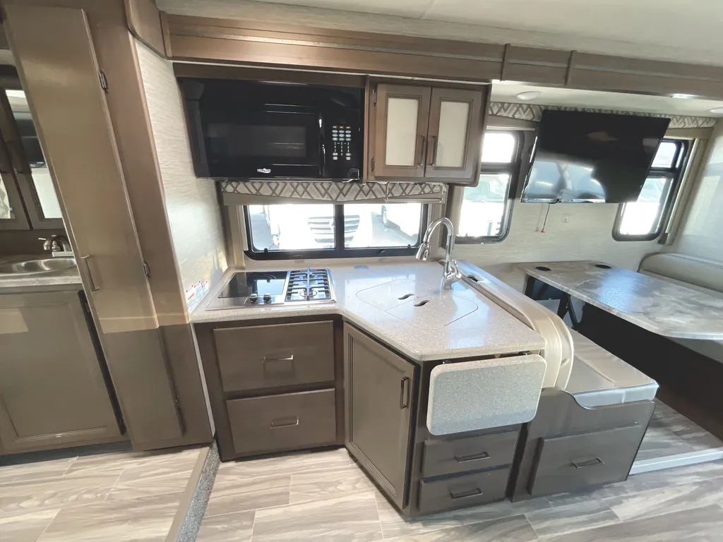 2021 Thor Motor Coach Four Winds 31B, Photos photo 11