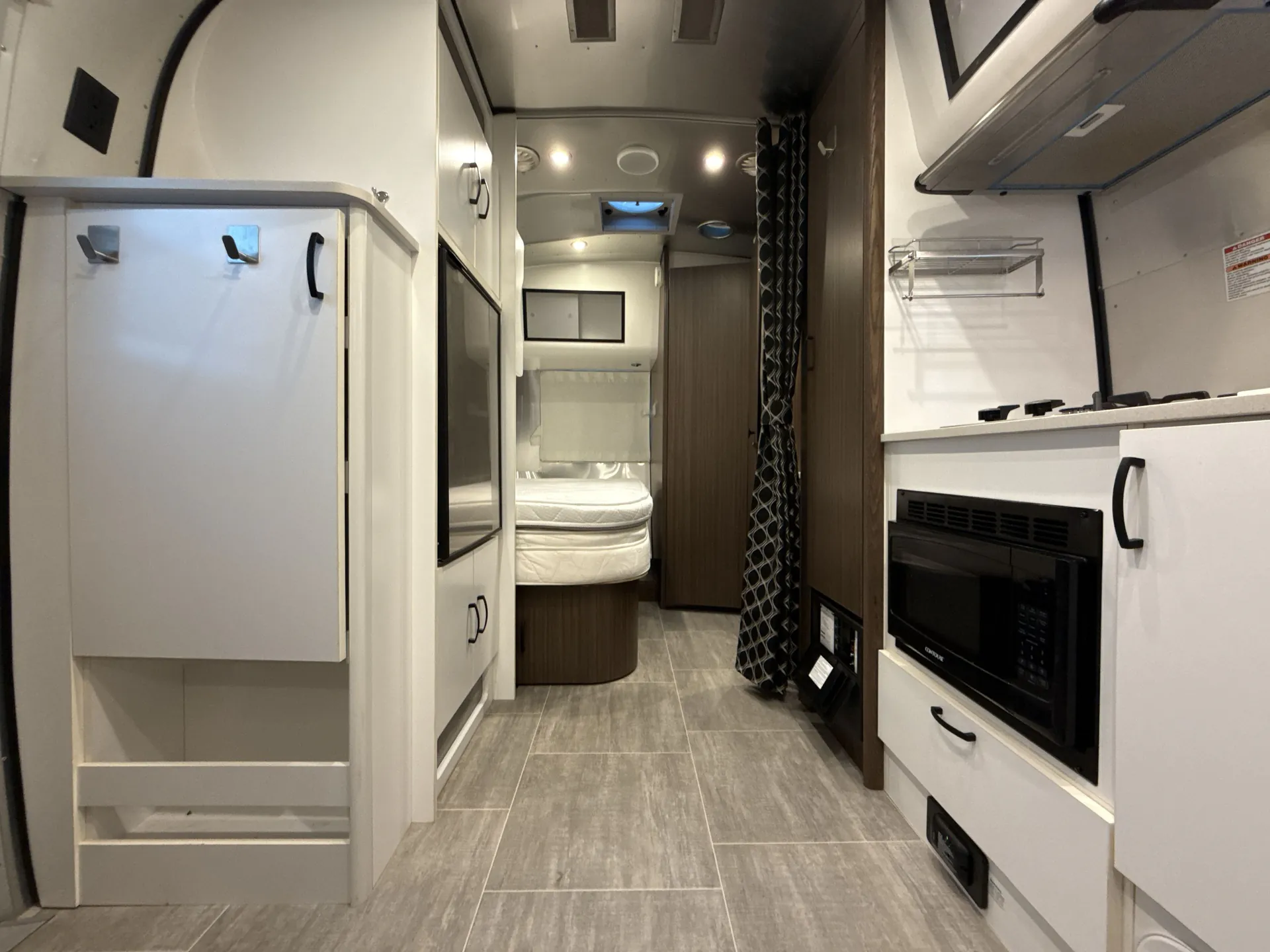 2021 Airstream Caravel 19CB — living area main