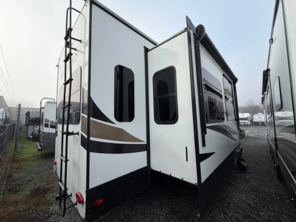 2021 Heartland Bighorn 3375SS - Photo 3