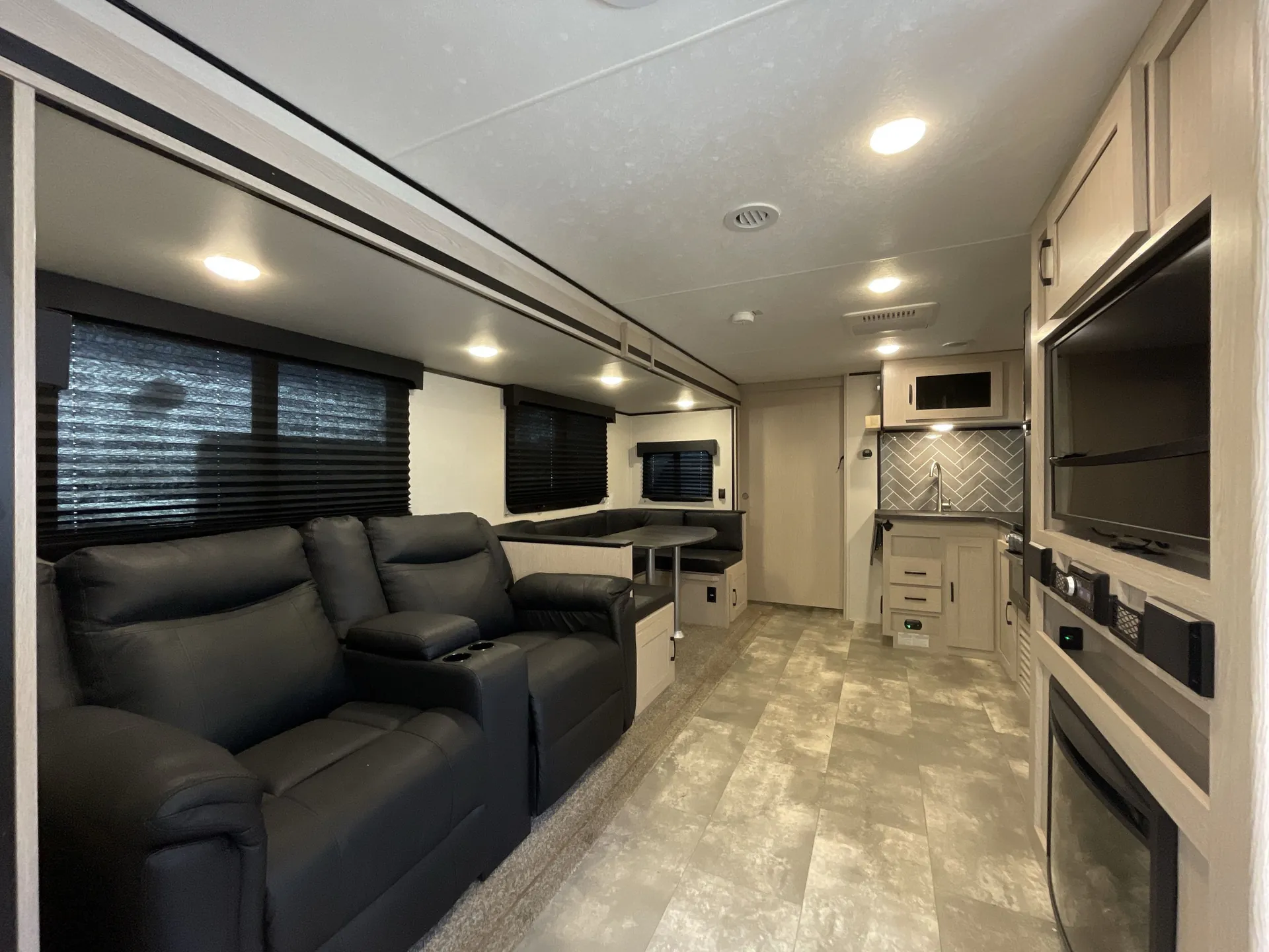 2022 Coachmen Apex Ultra-Lite 265RBSS — living area main