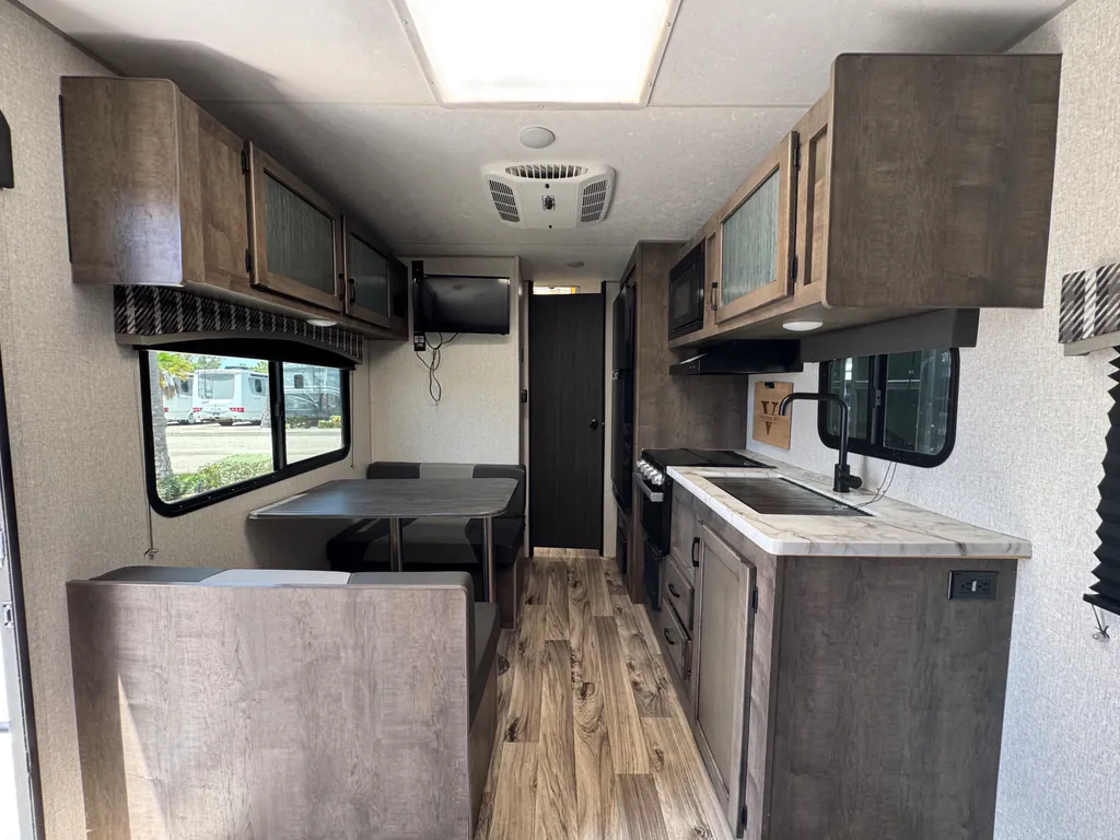 2022 Venture RV Sonic SN190VRB, Photos photo 4