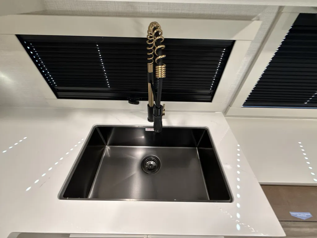 2027 Brinkley Model I 290, Photos photo 8