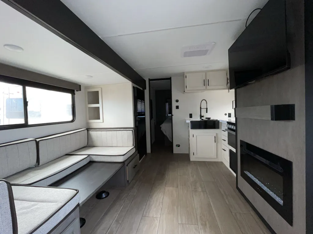 2026 Forest River Alpha Wolf 24TRUNK, Photos photo 4