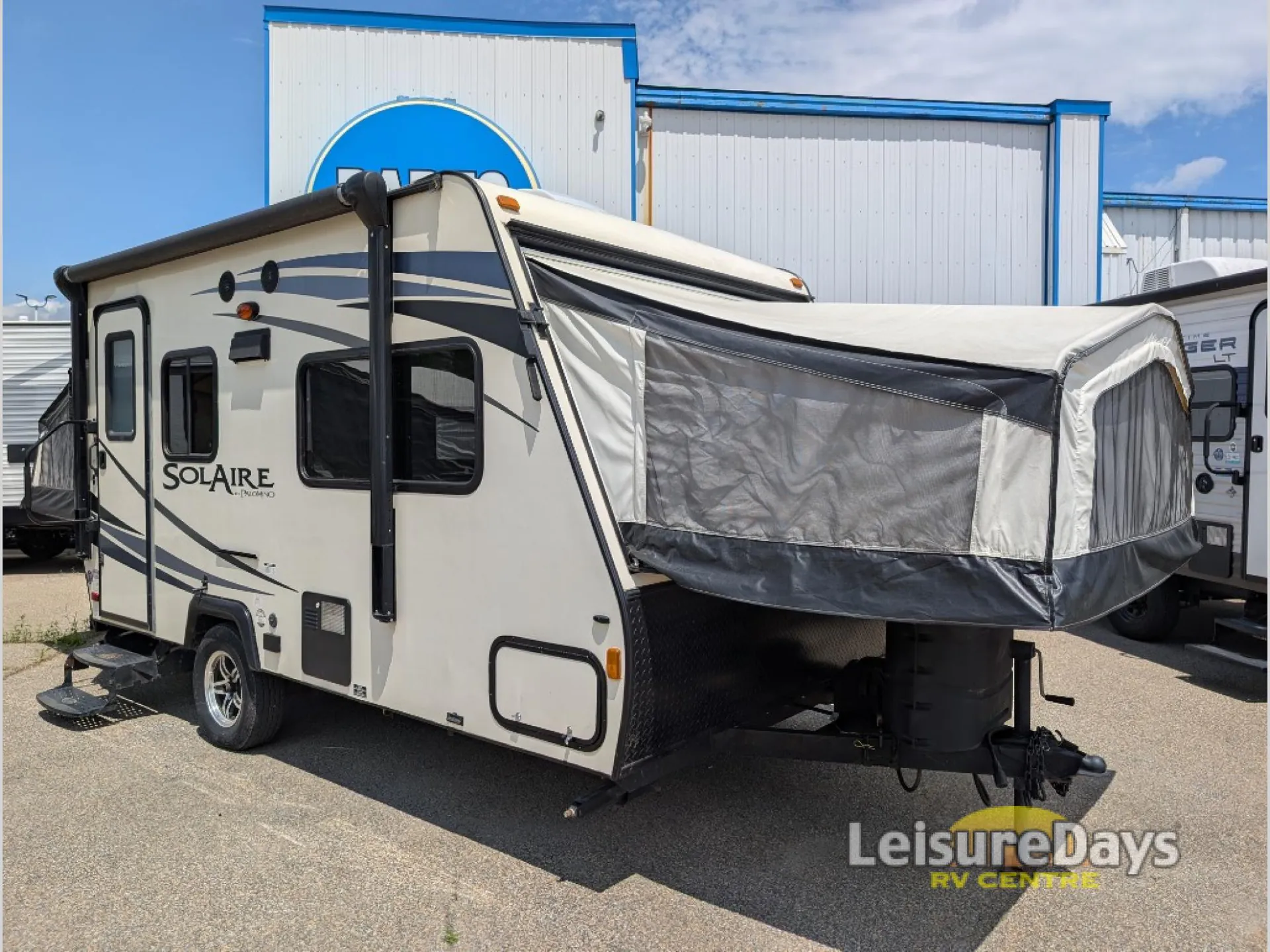 2015 Palomino Solaire 147X - Photo 2