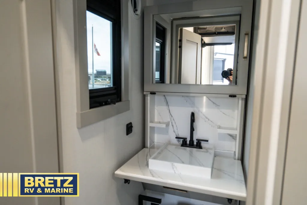2026 Brinkley Model G 3950, Bathroom photo 4