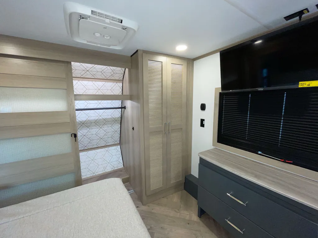 2026 Keystone Raptor 441, Photos photo 15