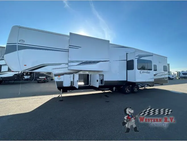 2025 Palomino Columbus 384RKH - Photo 4
