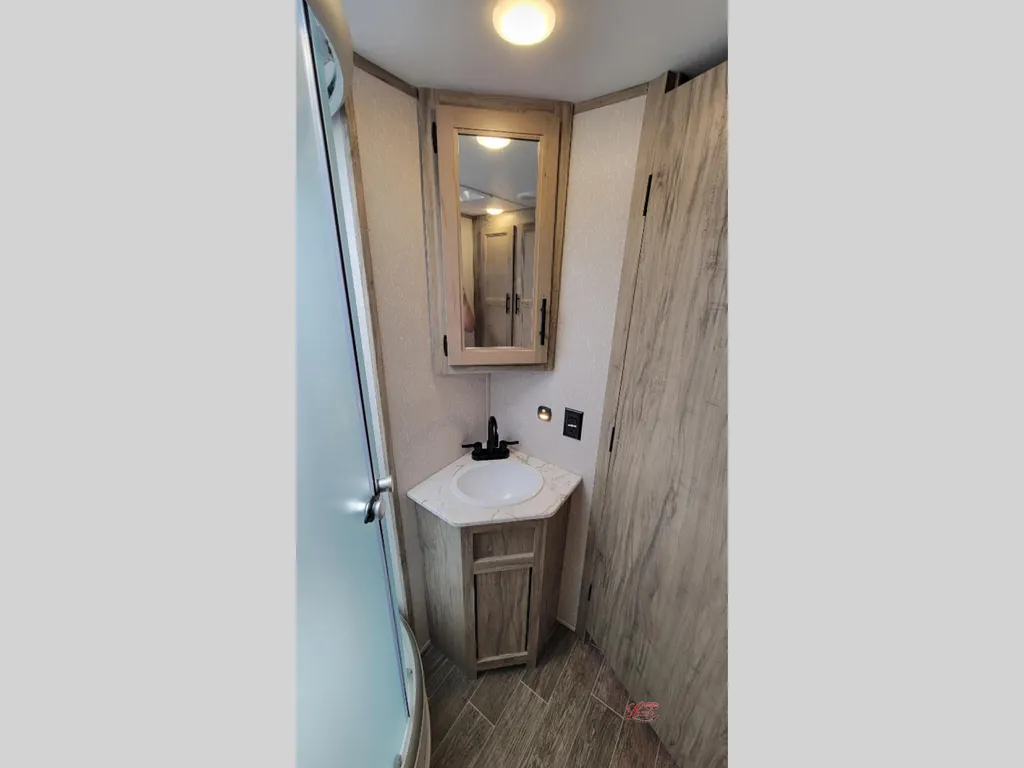 2022 Forest River Cherokee Alpha Wolf 33BH-L, Photos photo 25