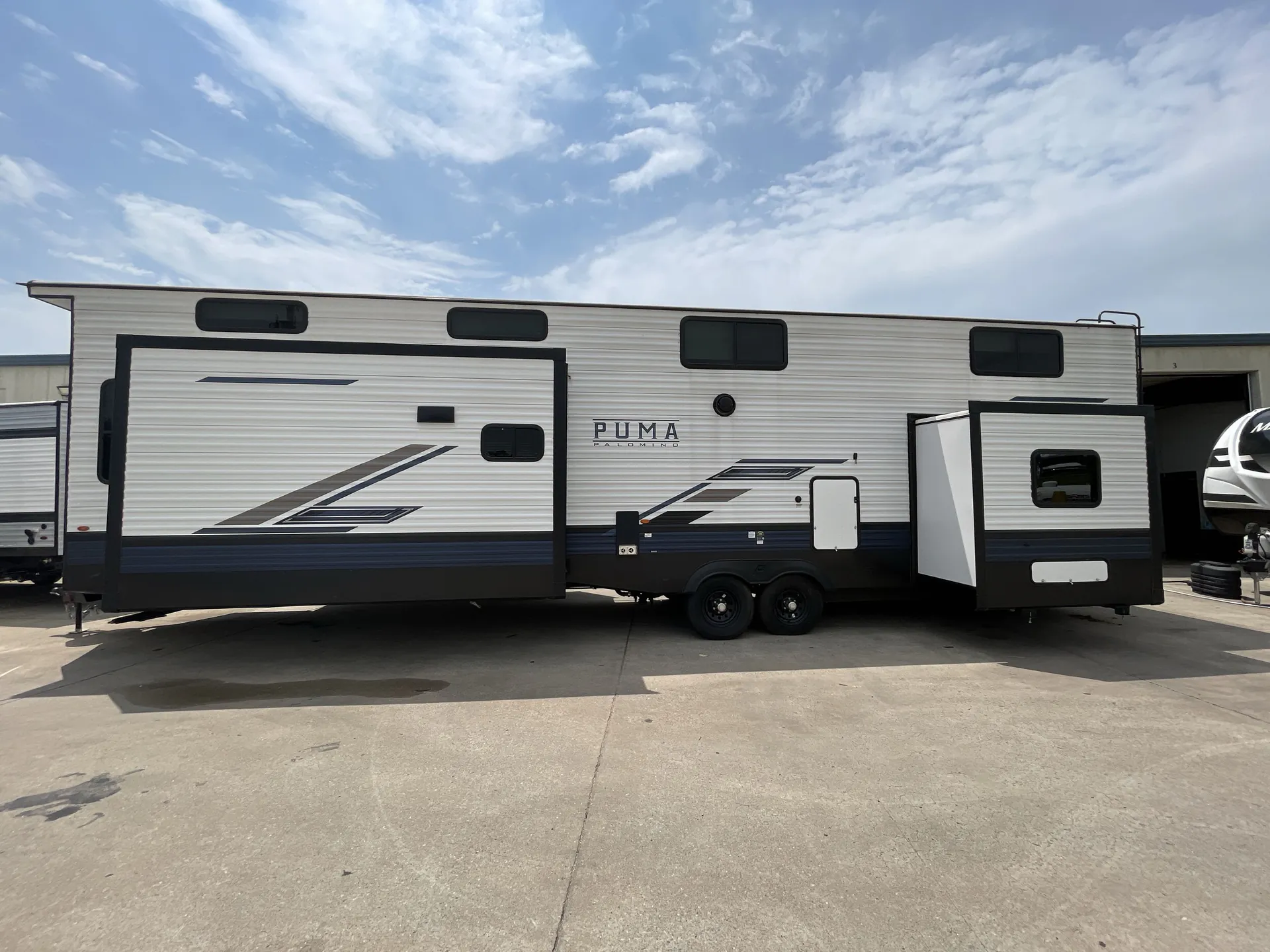 2025 Forest River Puma Vista 402LFT — off campside