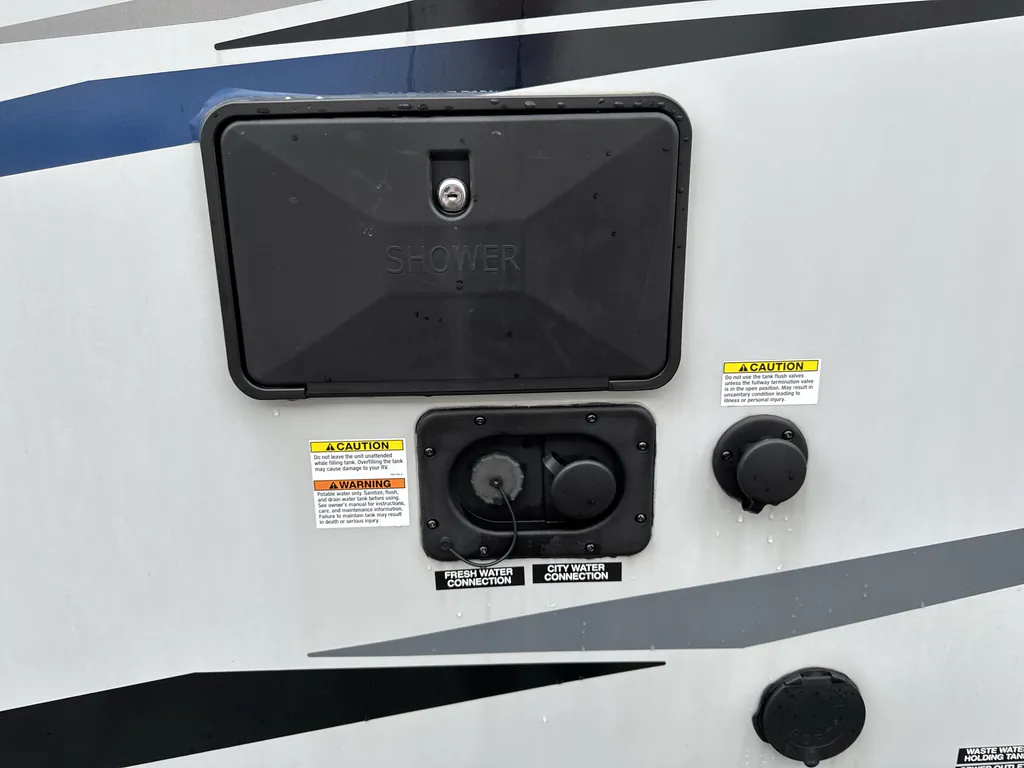 2022 Forest River Vengeance Rogue 26V, Photos photo 22