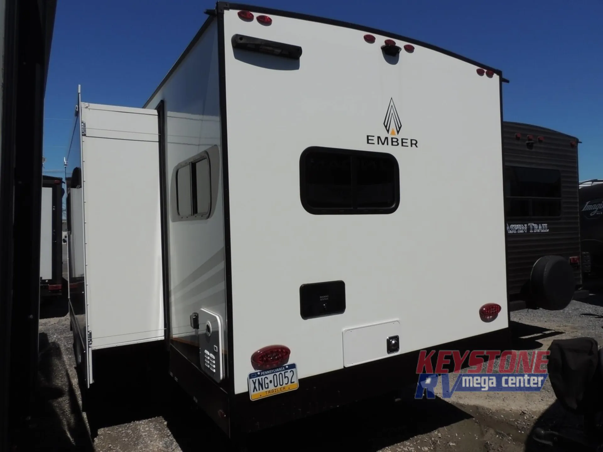 2025 Ember RV E-Series 22MLQ - Photo 4