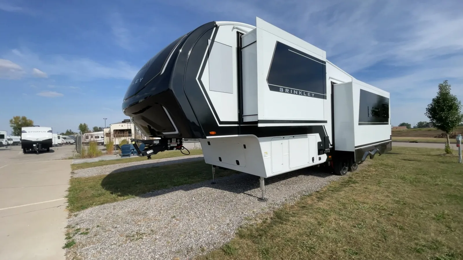 2026 Brinkley Model Z 2900 - Photo 2
