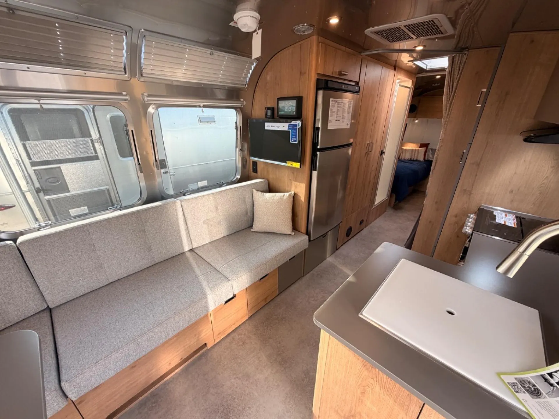 2027 Airstream Trade Wind 27FB TWIN - Photo 2