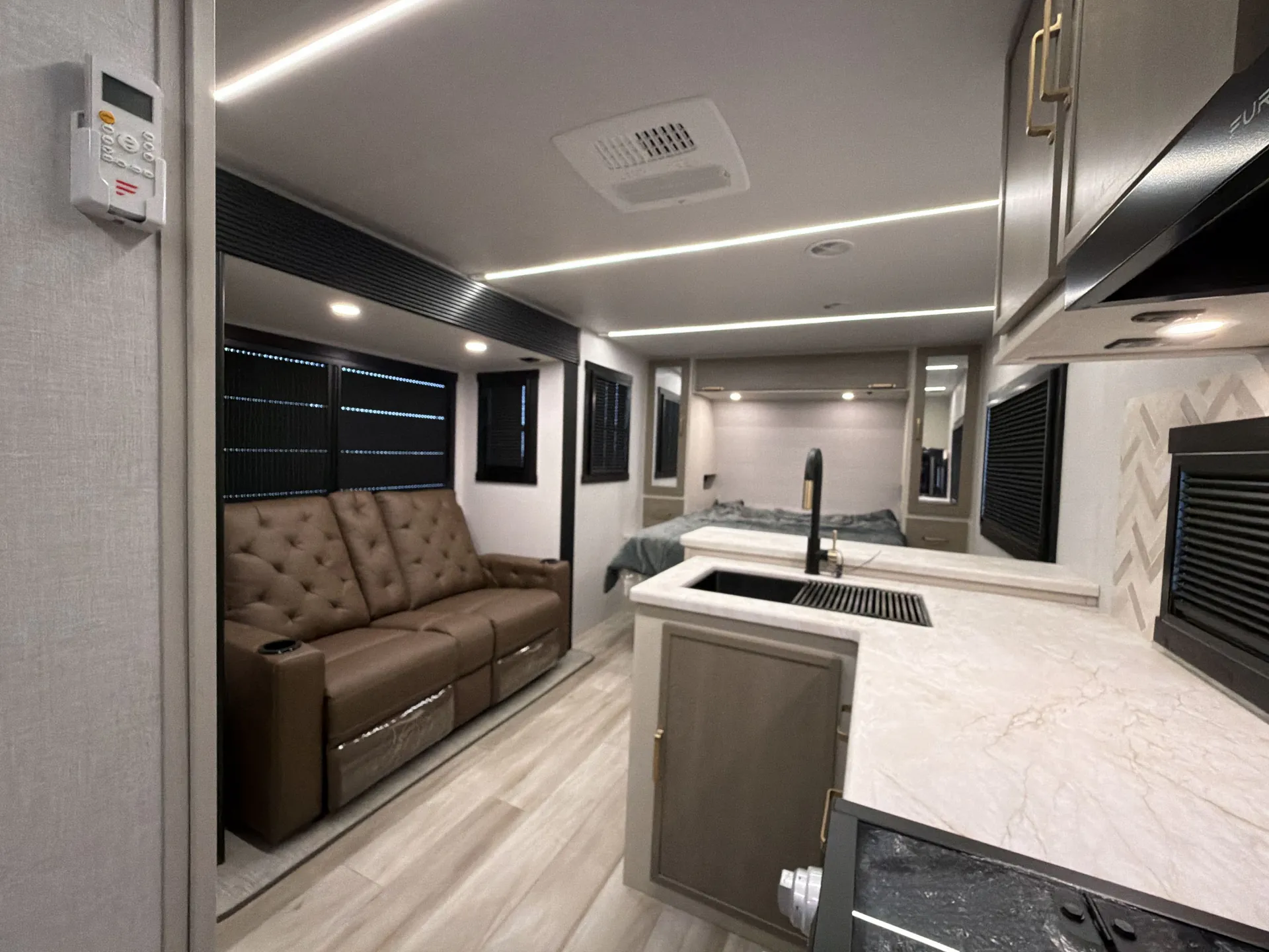 2027 Forest River Wildwood Heritage Glen Hyper-Lyte 21RBHL — living area main