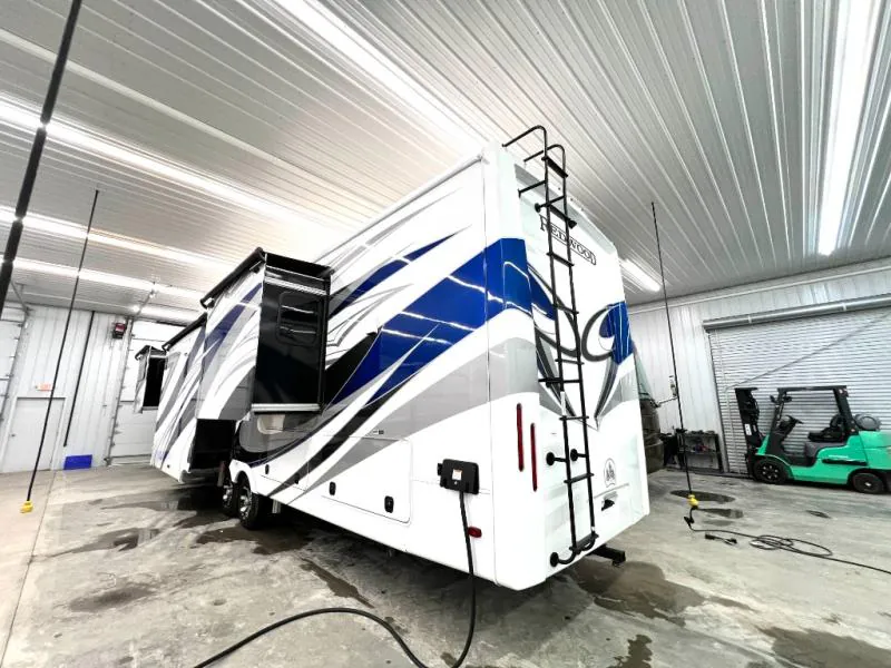 2024 CrossRoads Redwood RW4200FL - Photo 4