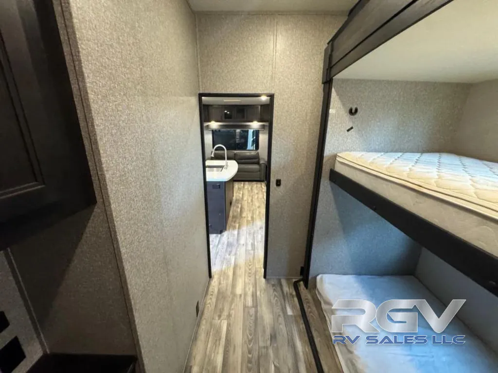 2022 Highland Ridge Silverstar XLT 354MBH, Photos photo 26