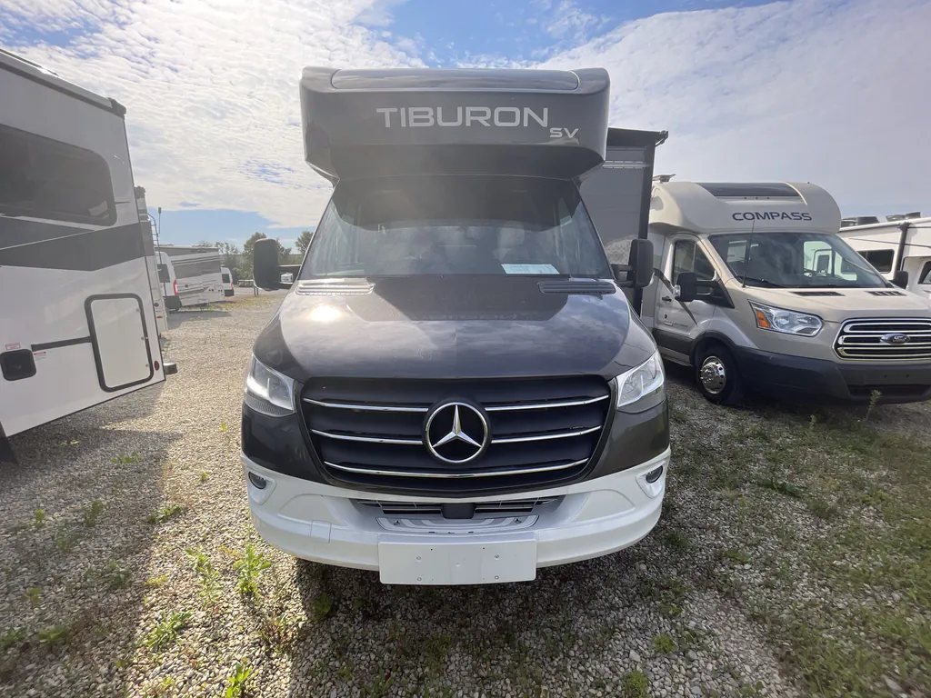 2023 Thor Motor Coach Tiburon 24FB, Photos photo 2
