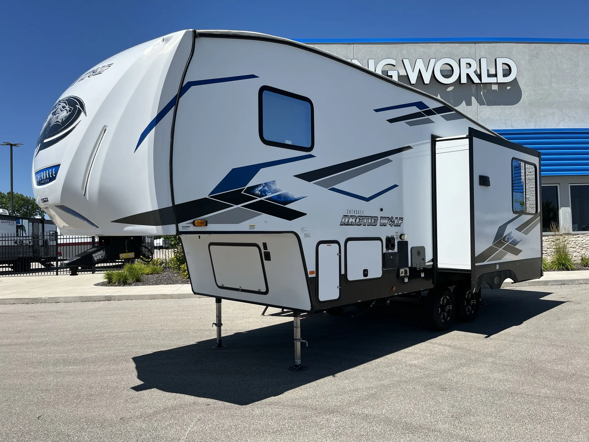 2024 Forest River Arctic Wolf 27SGS - Photo 4