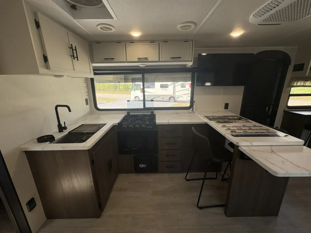 2027 Forest River Avenger 25MKO, Photos photo 4