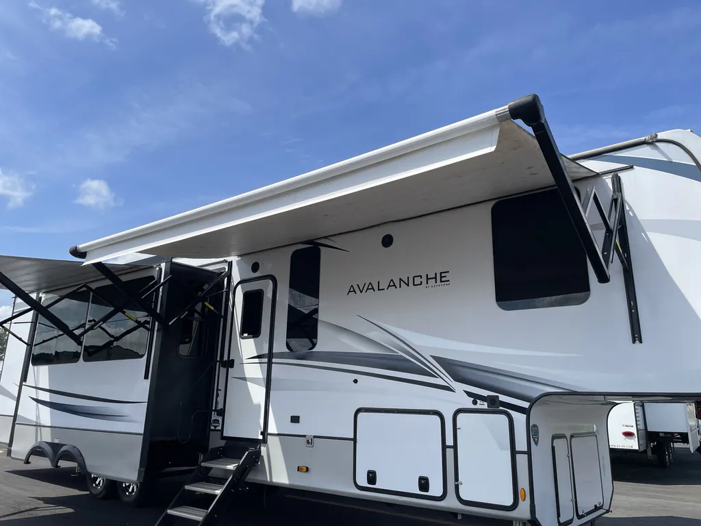 2023 Keystone Avalanche 390DS, Photos photo 27