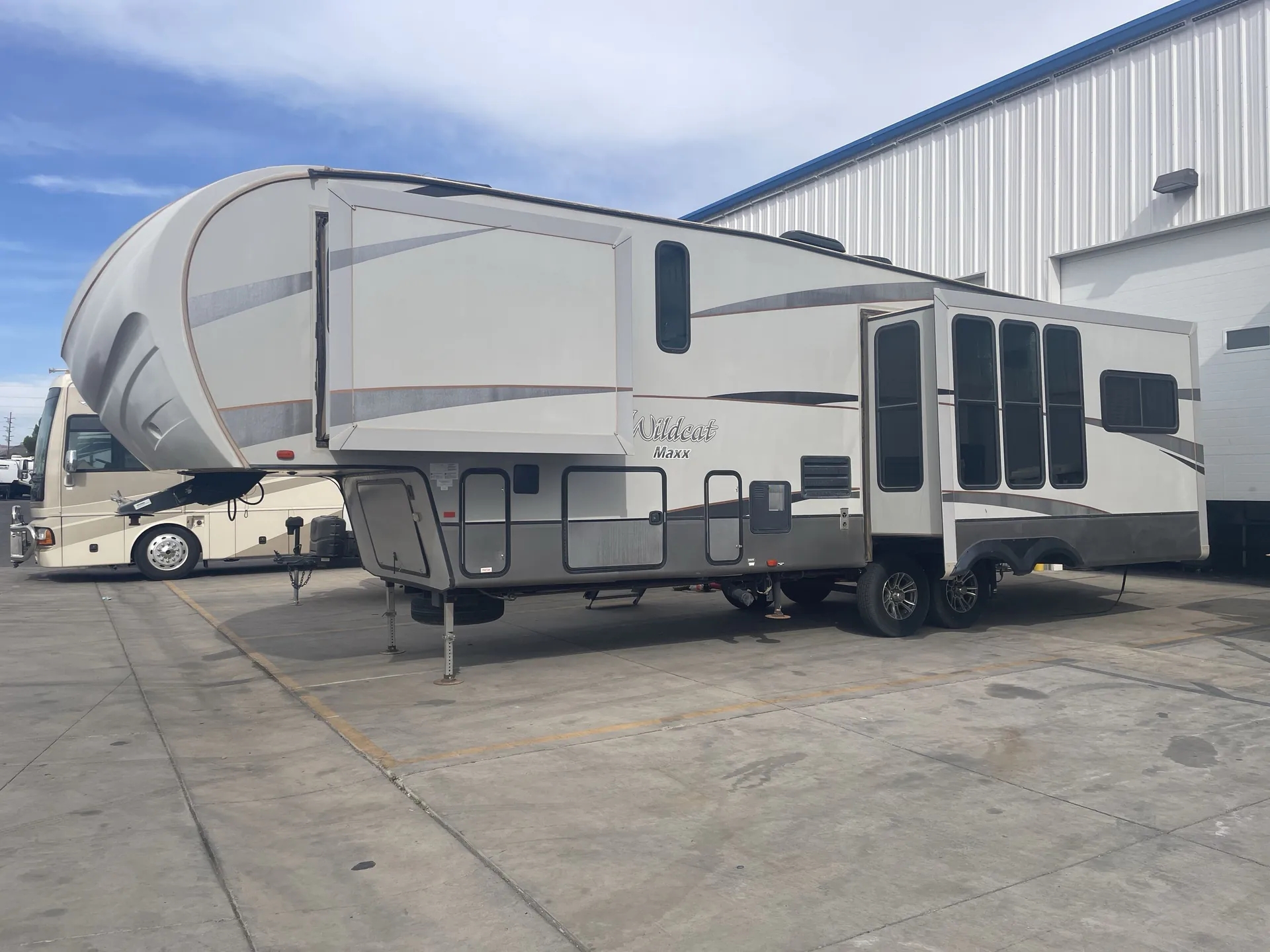 2017 Forest River Wildcat Maxx 317RL — off campside
