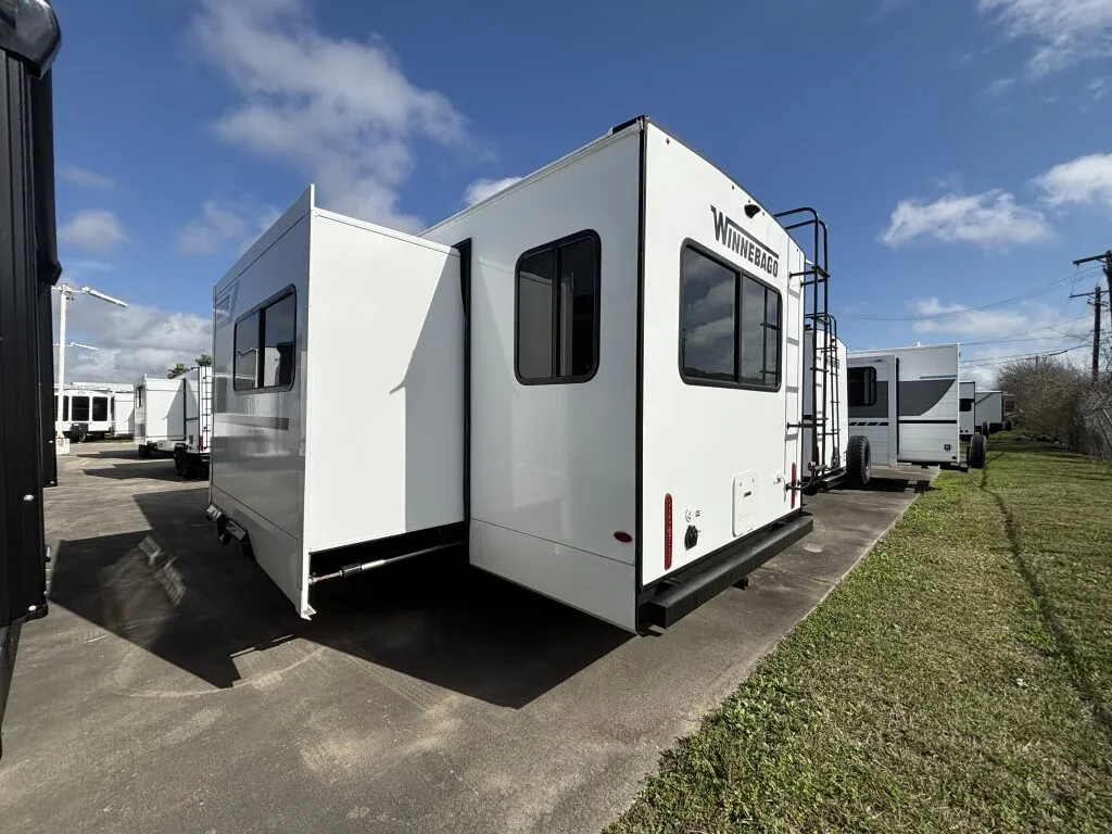 2026 Winnebago Thrive 25RLS - Photo 3