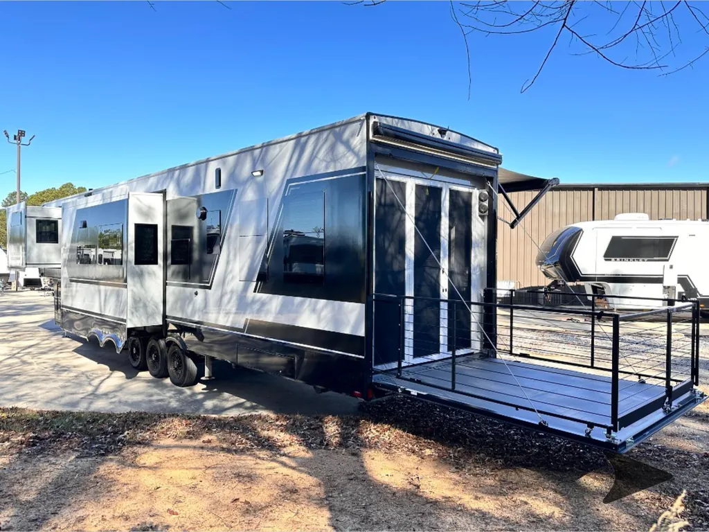 2026 Brinkley Model G 4100, Photos photo 12
