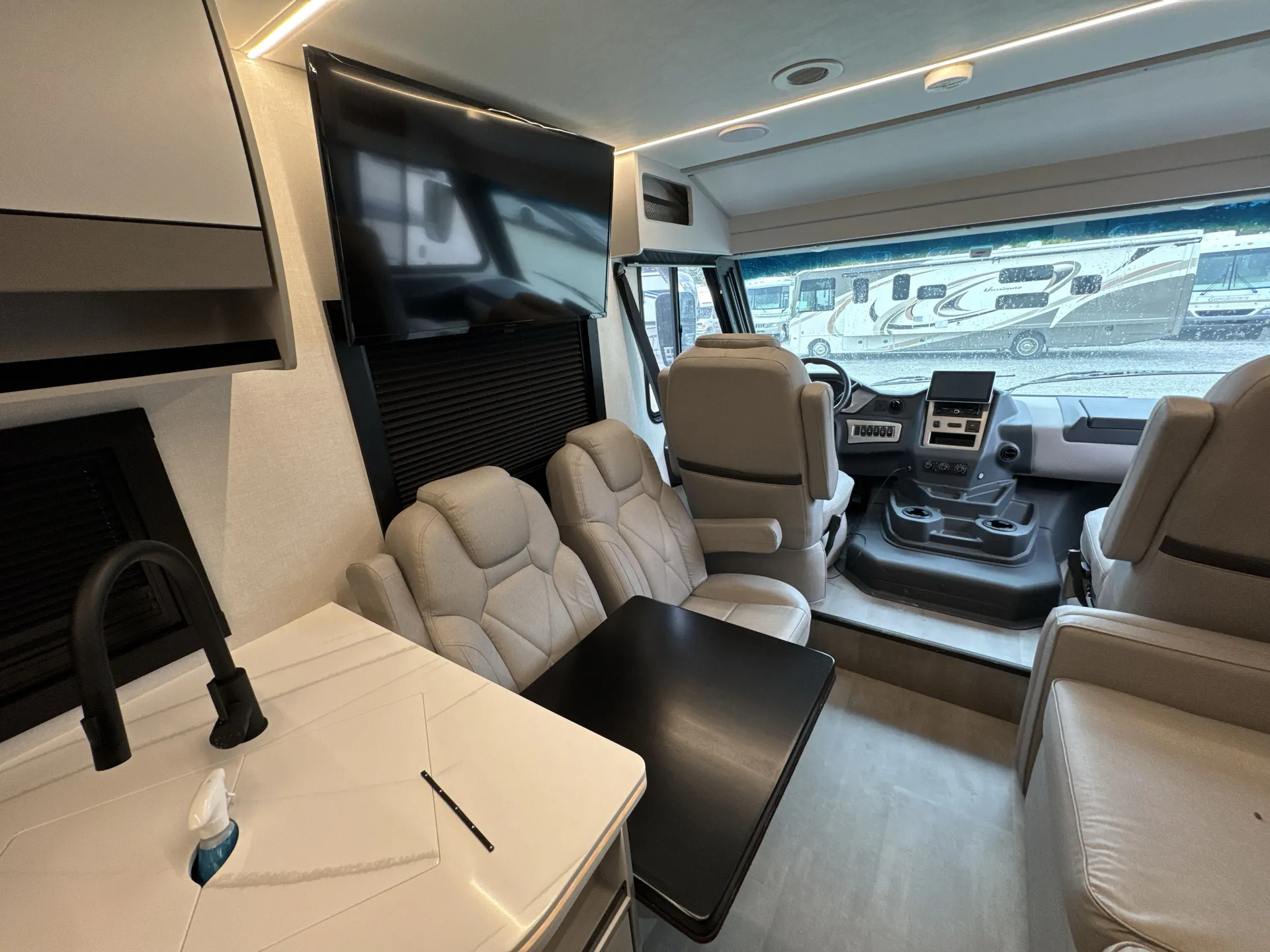 2025 Coachmen Euro 25EU - Photo 3