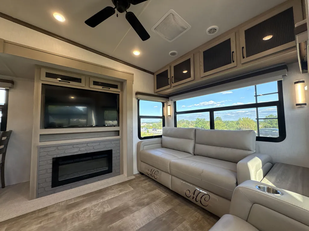 2024 Forest River Rockwood Signature 372RL, Photos photo 13