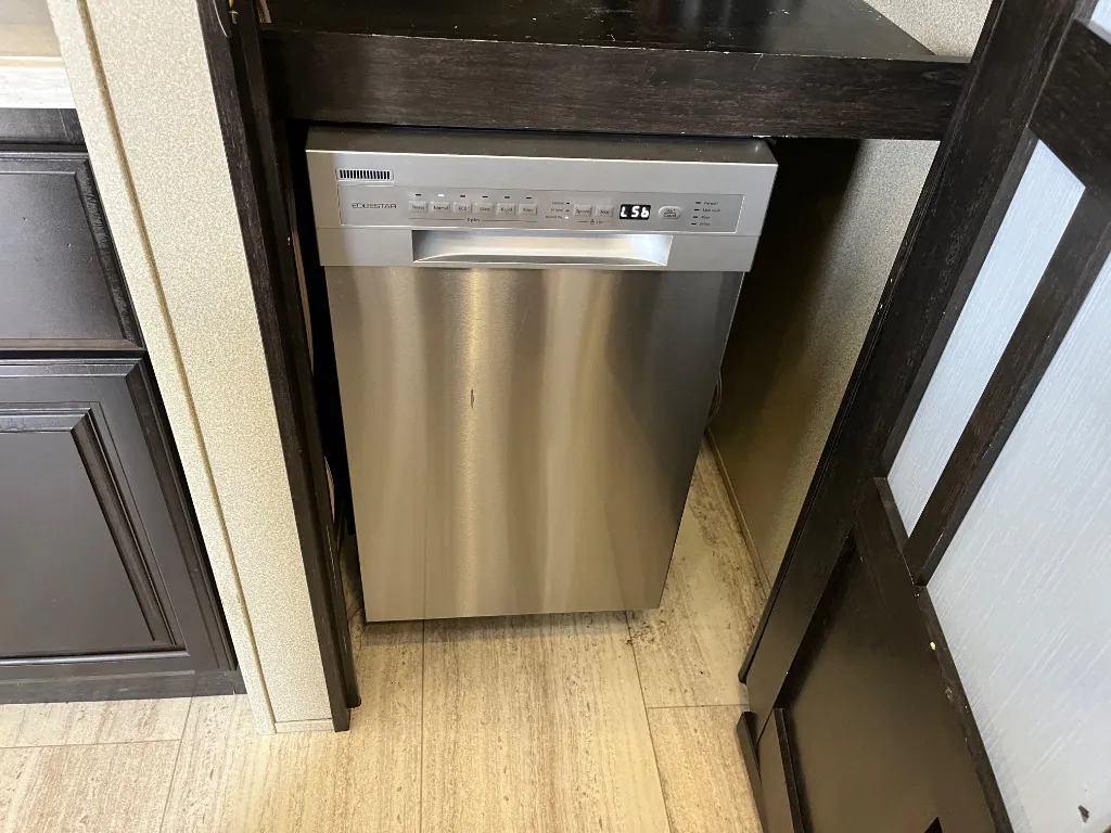 2018 Grand Design Momentum 376TH, Photos photo 27