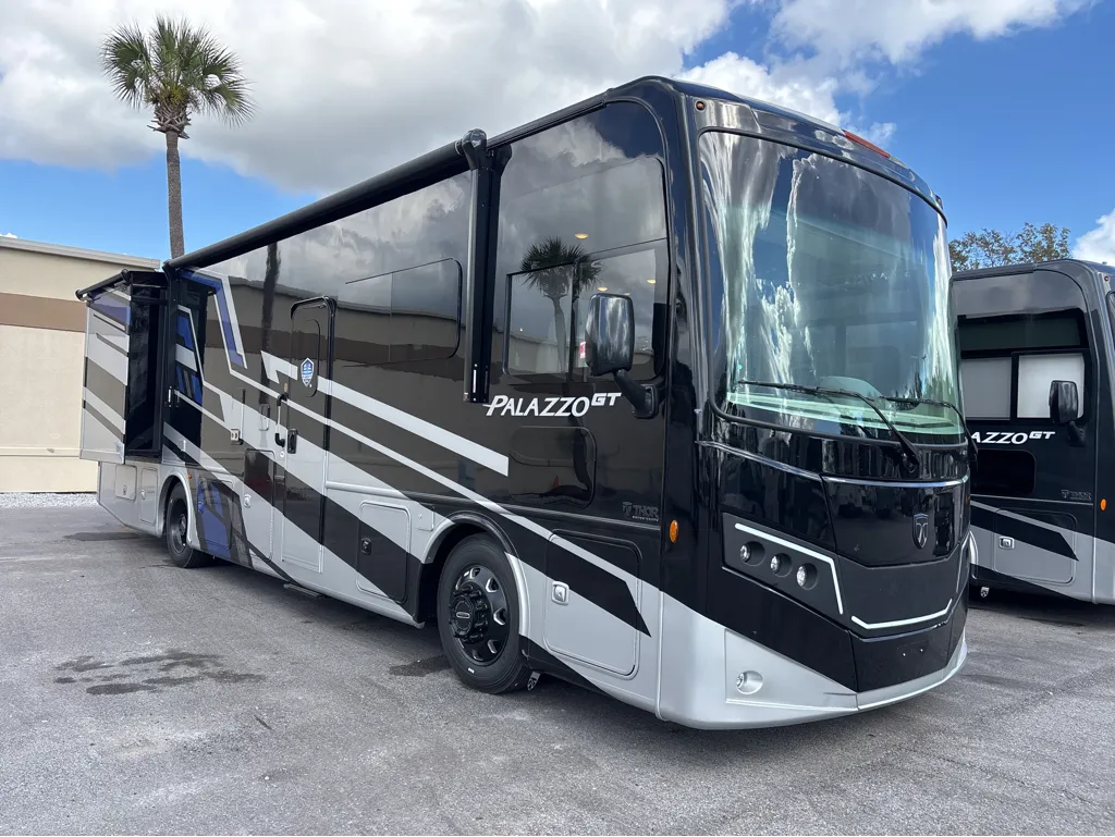 2026 Thor Motor Coach Palazzo GT 33.6 - Photo 2