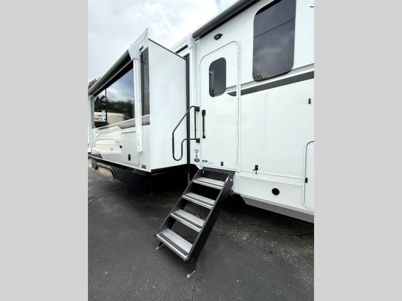 2027 Jayco North Point 395DSDB - Photo 3